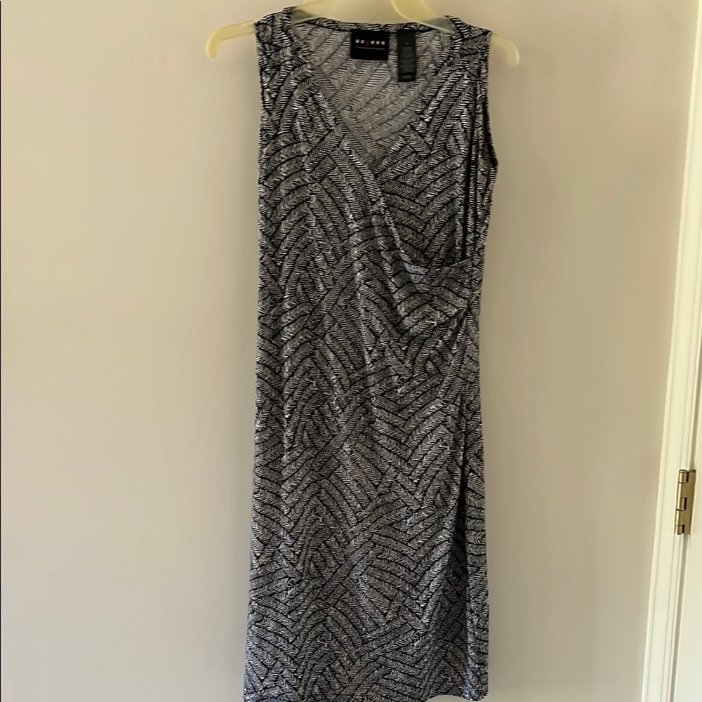 Elegant Black and Gray Patterned Dress